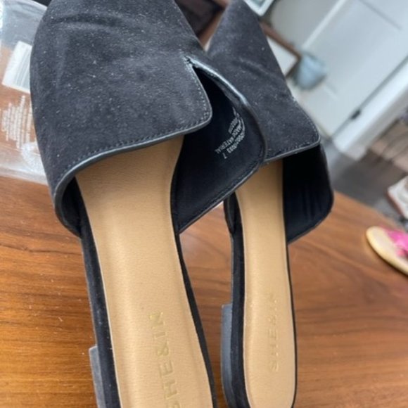 Pointed toe black flat dress shoes - Picture 2 of 4